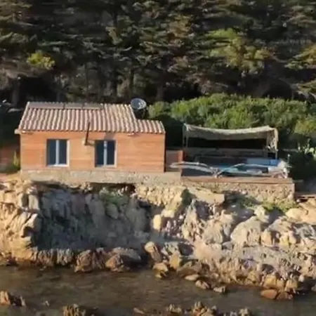 Au Pres De L'eau *